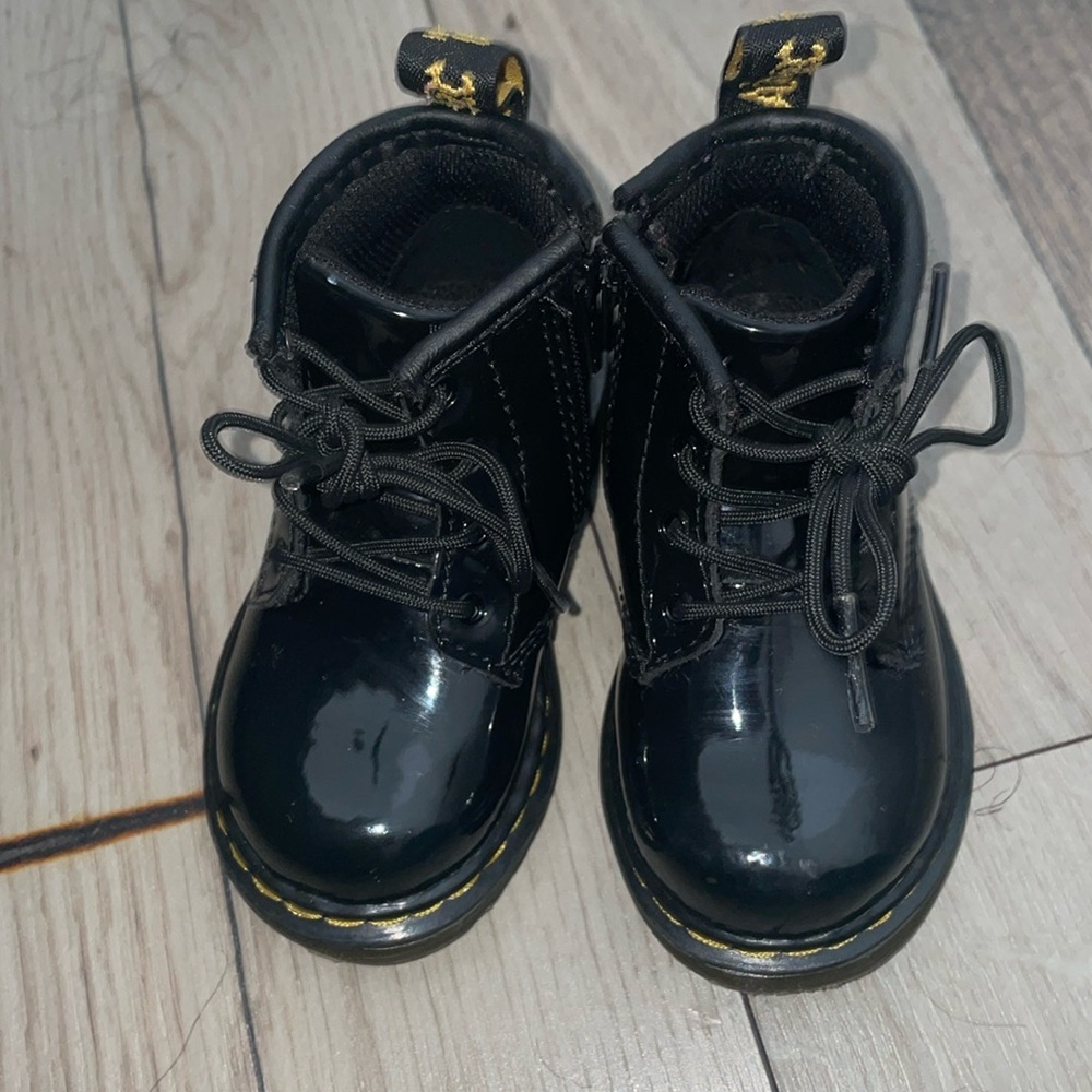 DR. MARTENS INFANT 1460 PATENT LEATHER LACE UP BOOTS - TODDLER SIZE 5 -
